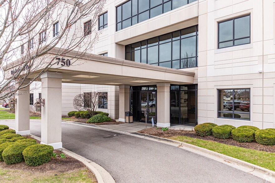 750 Fletcher Dr, Elgin, IL for lease - Building Photo - Image 3 of 5