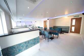 673 Lordship Ln, London for lease Interior Photo- Image 2 of 17