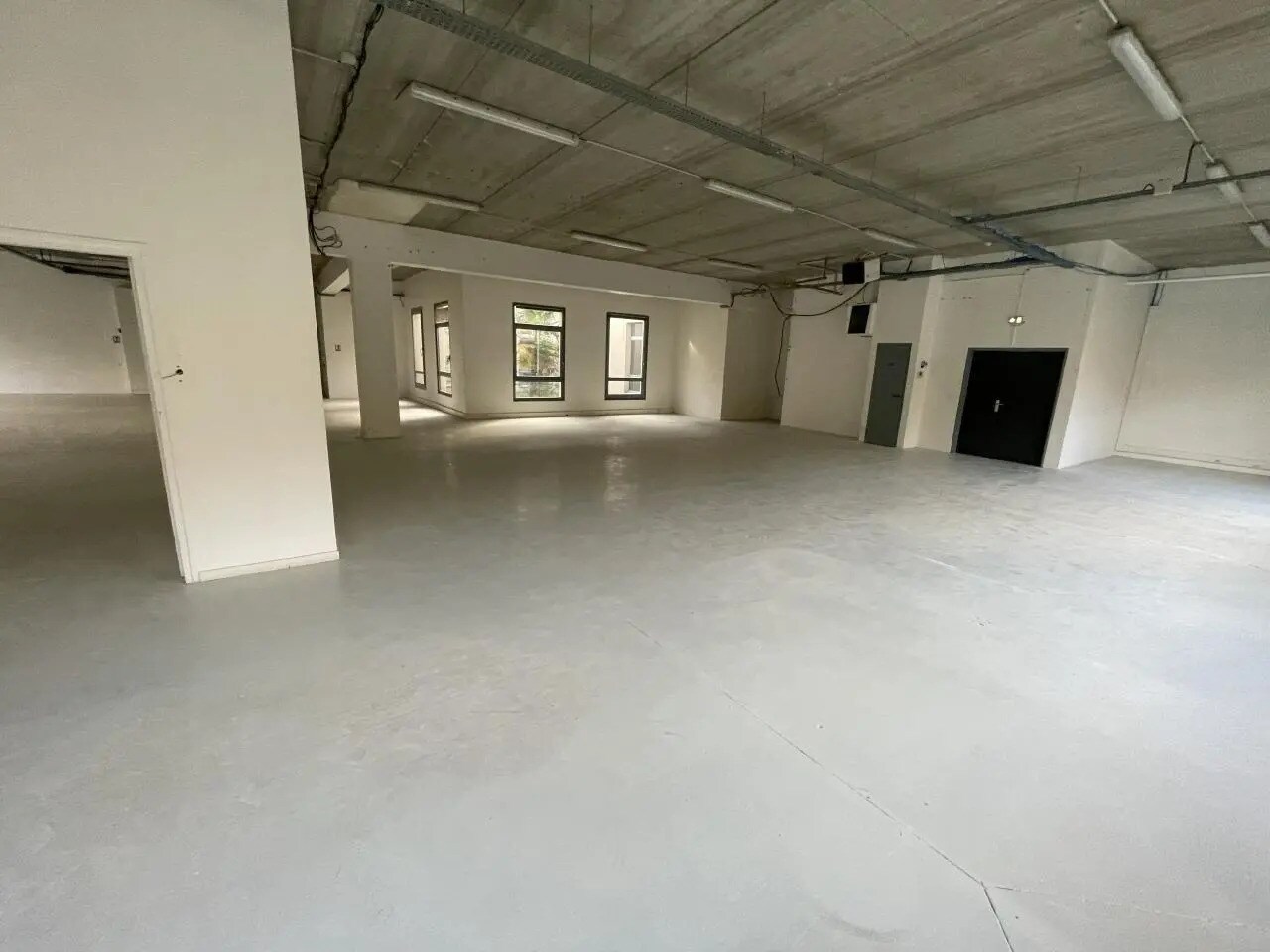 Flex in Roissy-en-France for lease Interior Photo- Image 1 of 6