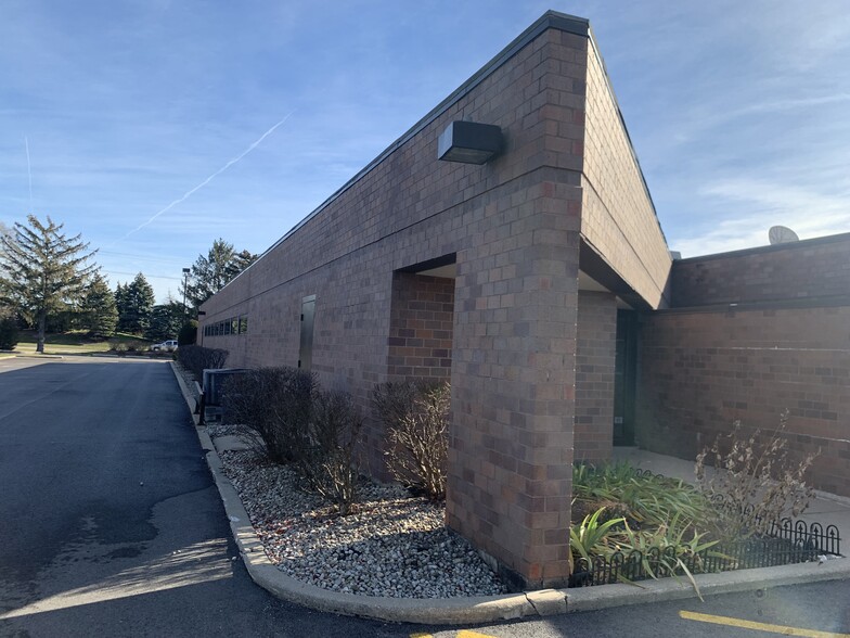 6910 S Madison St, Willowbrook, IL for lease - Building Photo - Image 2 of 16