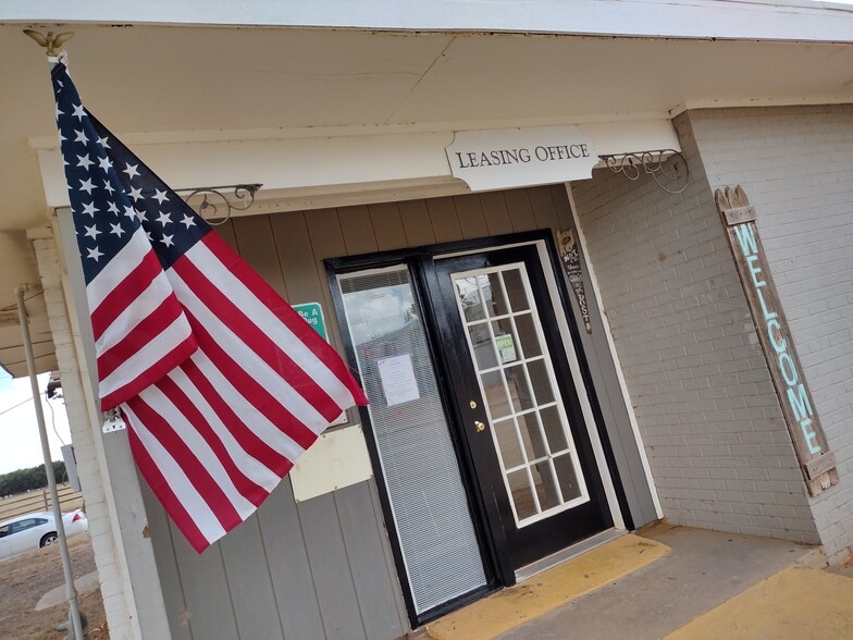 2300 S 8th St, Lamesa, TX for sale - Building Photo - Image 3 of 11