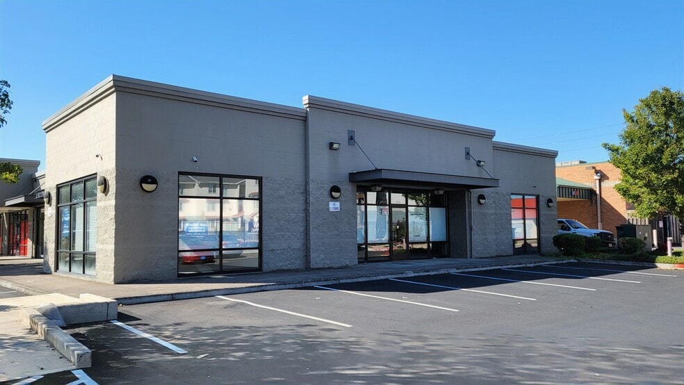 State St, Salem, OR for lease - Building Photo - Image 3 of 7