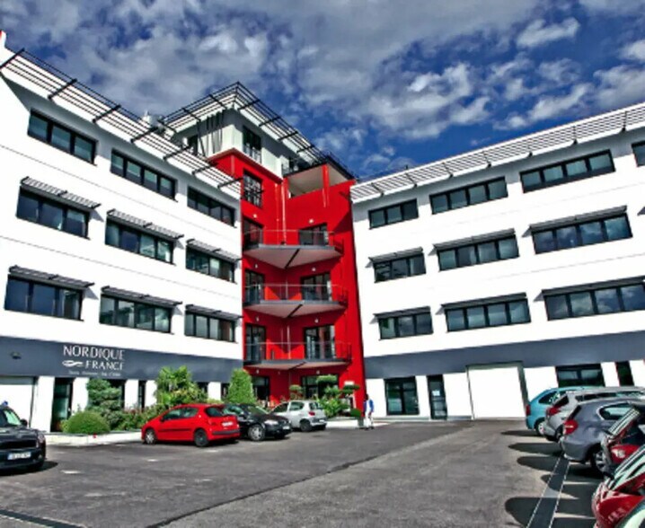 Office in Saint-Priest for lease - Building Photo - Image 3 of 18