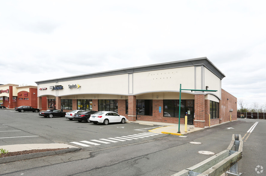 682-700 Wethersfield Ave, Hartford, CT for lease - Building Photo - Image 2 of 3