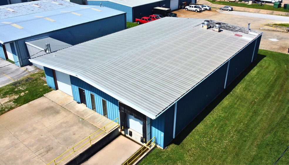908 Clayton St, Springdale, AR for lease - Building Photo - Image 1 of 15