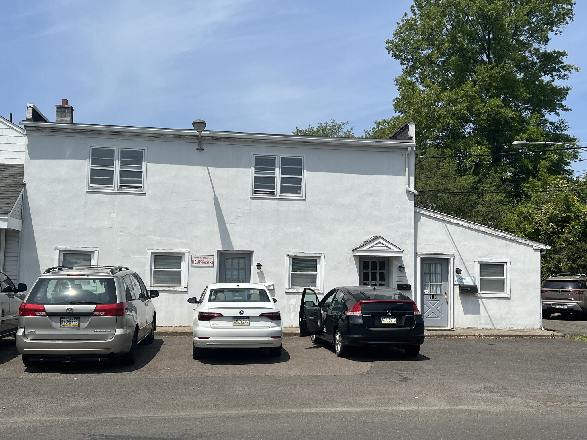 708 Willow St, Southampton, PA for lease Building Photo- Image 1 of 7