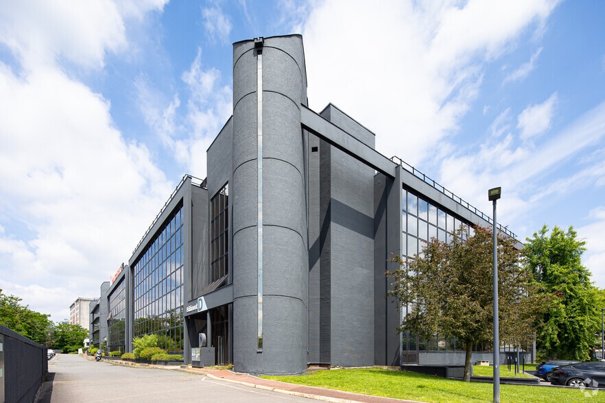 1 Bis Rue Du Petit-Clamart, Vélizy-Villacoublay for lease - Building Photo - Image 2 of 2