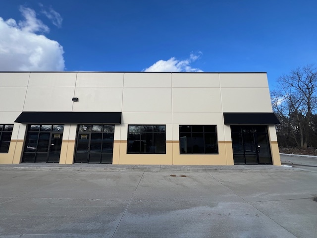 135 Erick St, Crystal Lake, IL for lease - Building Photo - Image 2 of 9