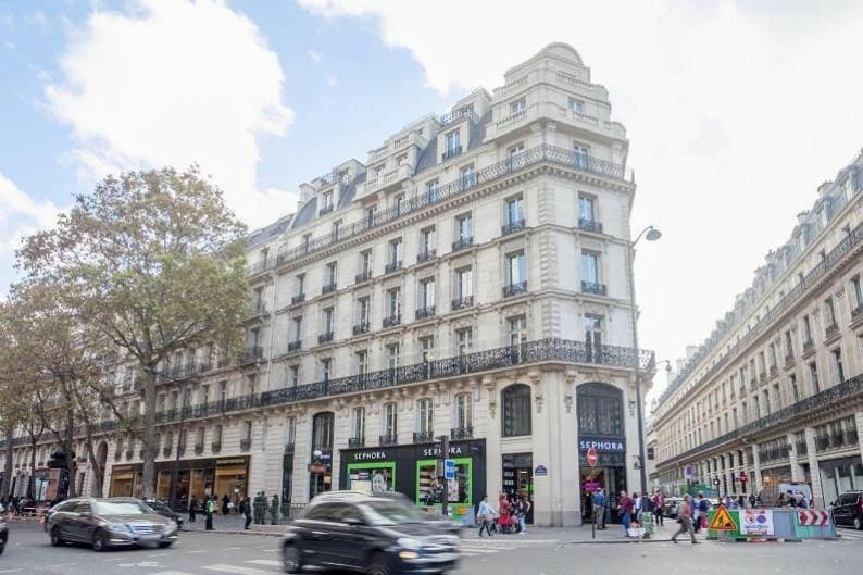 Office in Paris for lease Building Photo- Image 1 of 17