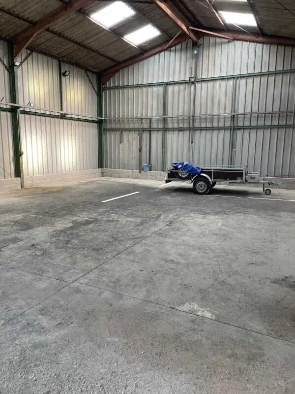 Flex in Villers-sous-Saint-Leu for lease Building Photo- Image 1 of 8