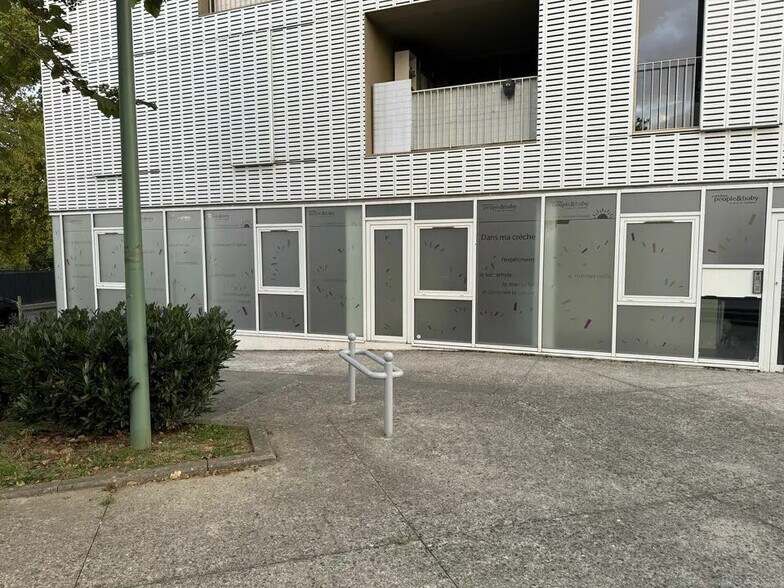 Retail in Arcueil for lease - Building Photo - Image 2 of 8