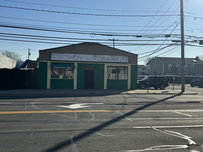 609 W Montauk Hwy, Lindenhurst, NY for sale - Building Photo - Image 3 of 17