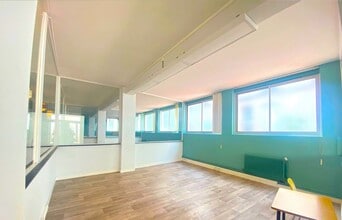 37 Cours De Vincennes, Paris for lease Interior Photo- Image 2 of 7