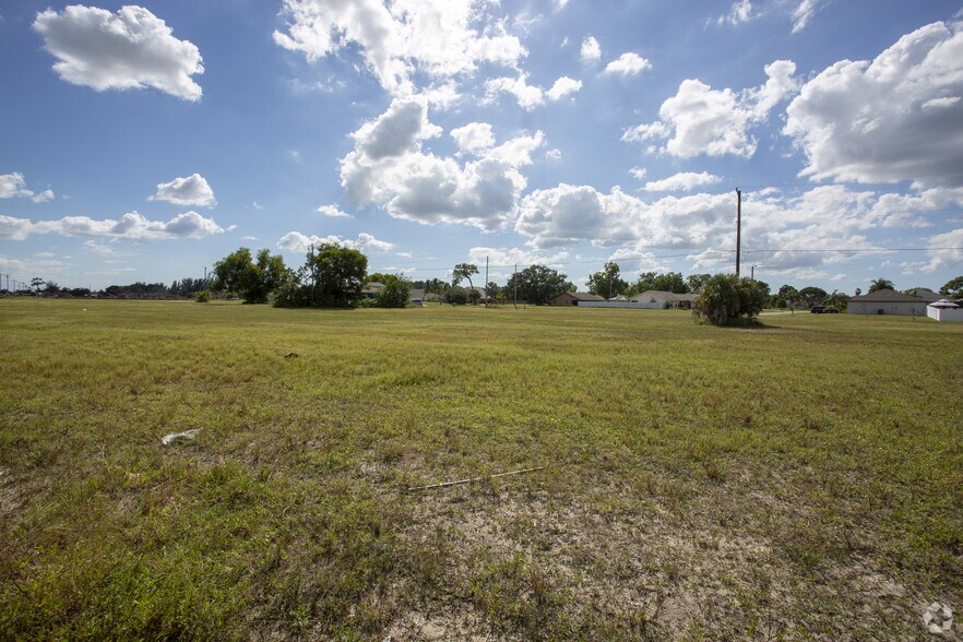 1712 Skyline Blvd, Cape Coral, FL for sale - Building Photo - Image 2 of 2