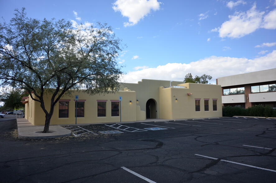 1622 N Swan Rd, Tucson, AZ for lease - Building Photo - Image 2 of 11