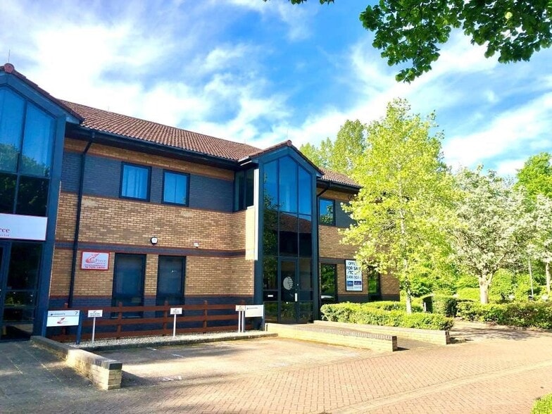 Trinity Way, Banbury for lease - Building Photo - Image 2 of 44