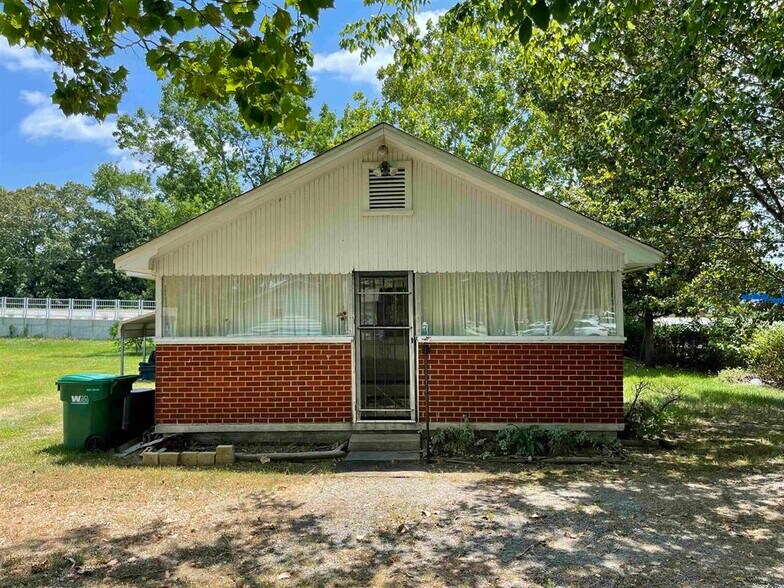 210 S Reynolds Rd, Bryant, AR 72022