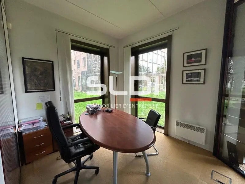 Office in Écully for sale Interior Photo- Image 1 of 14
