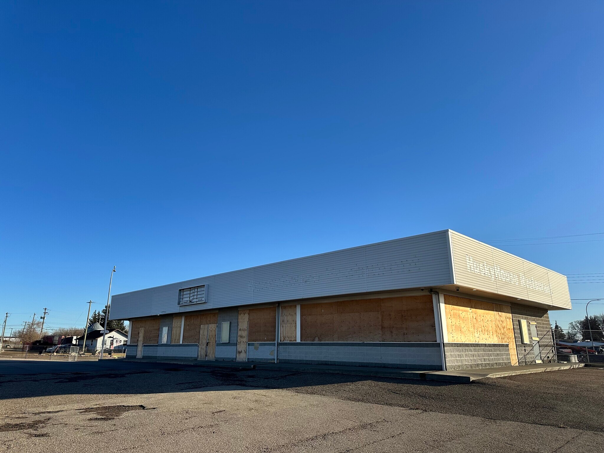 1041 14 Av, Wainwright, AB for lease Building Photo- Image 1 of 7