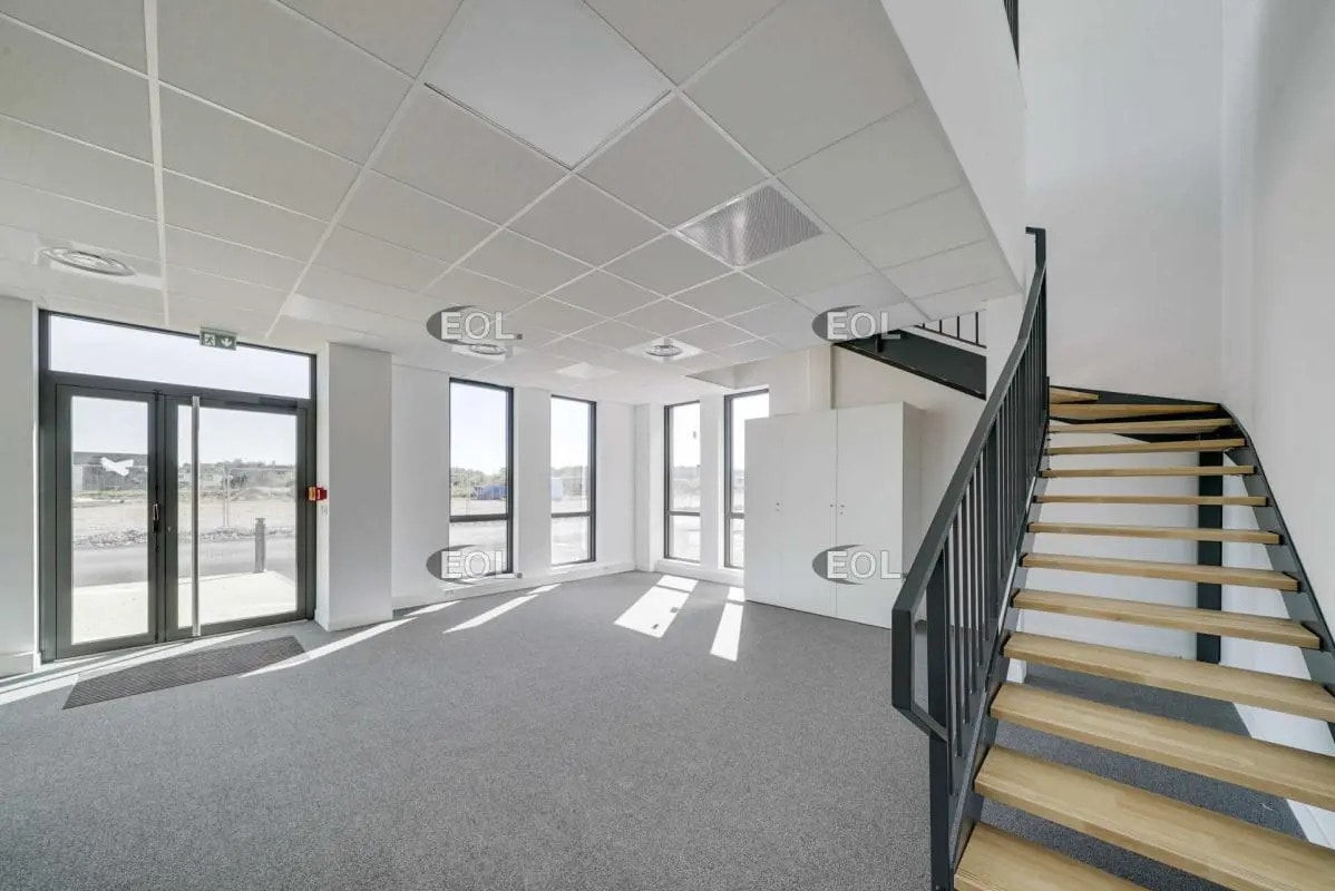 Flex in Saint-Priest for lease Interior Photo- Image 1 of 4