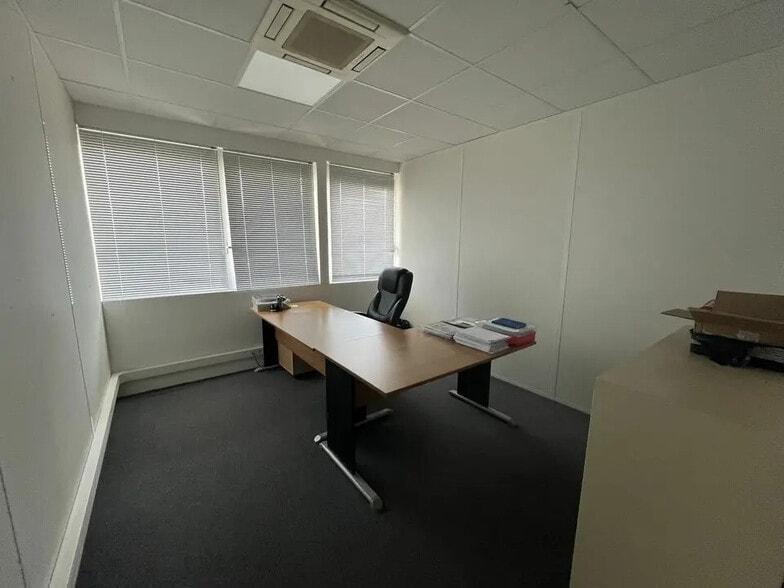 Office in Bayonne for lease - Interior Photo - Image 2 of 3