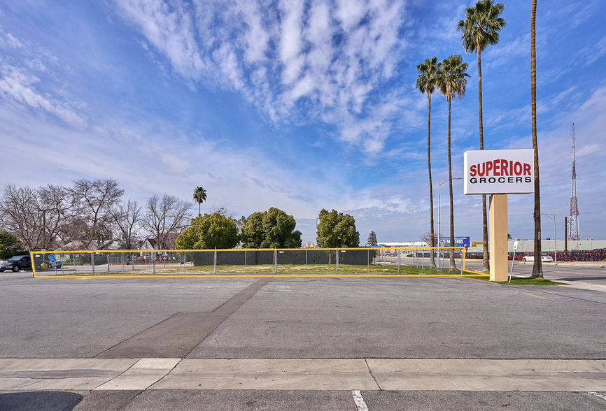 1115 Union Ave, Bakersfield, CA for lease - Primary Photo - Image 1 of 5