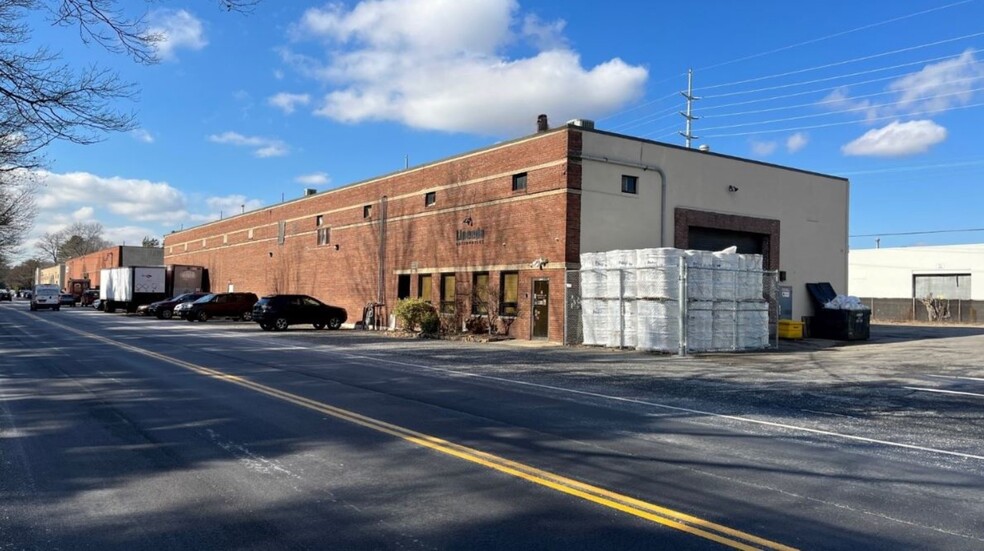 4 Commercial Ave, Garden City, NY for lease - Building Photo - Image 1 of 4