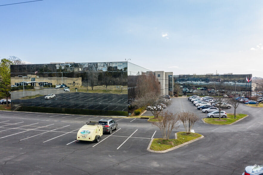 2451 Atrium Way, Nashville, TN for lease - Building Photo - Image 2 of 16