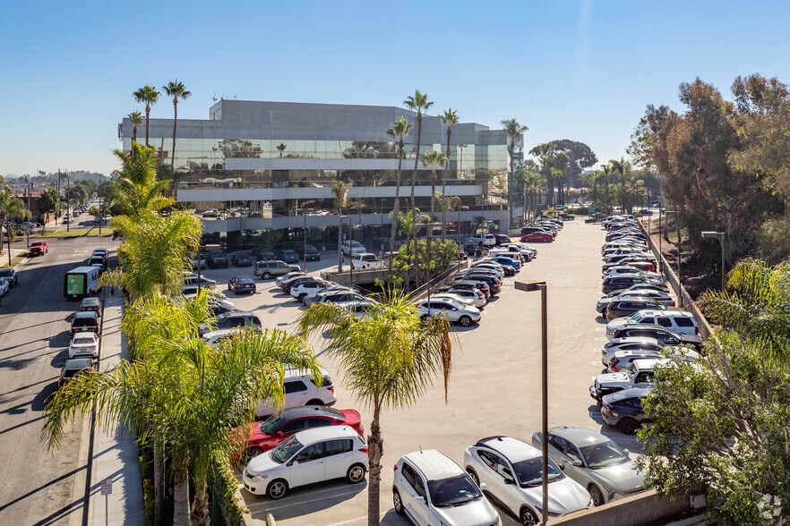 15901 Hawthorne Blvd, Lawndale, CA for lease - Building Photo - Image 3 of 8