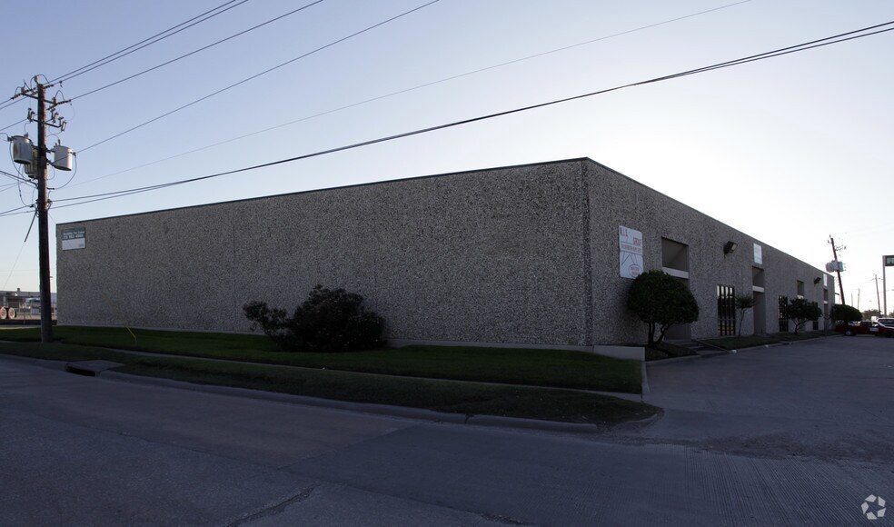 9402-9408 Wallisville Rd, Houston, TX for lease - Building Photo - Image 2 of 2