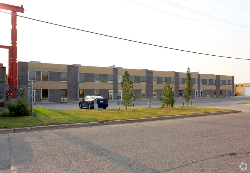 7304-7426 52 St NW, Edmonton, AB for sale - Primary Photo - Image 1 of 13