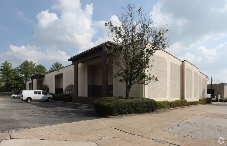 35623570 E TC Jester Blvd, Houston, TX 77018