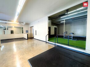 21144-21146 Ventura Blvd, Woodland Hills, CA for lease Interior Photo- Image 1 of 8