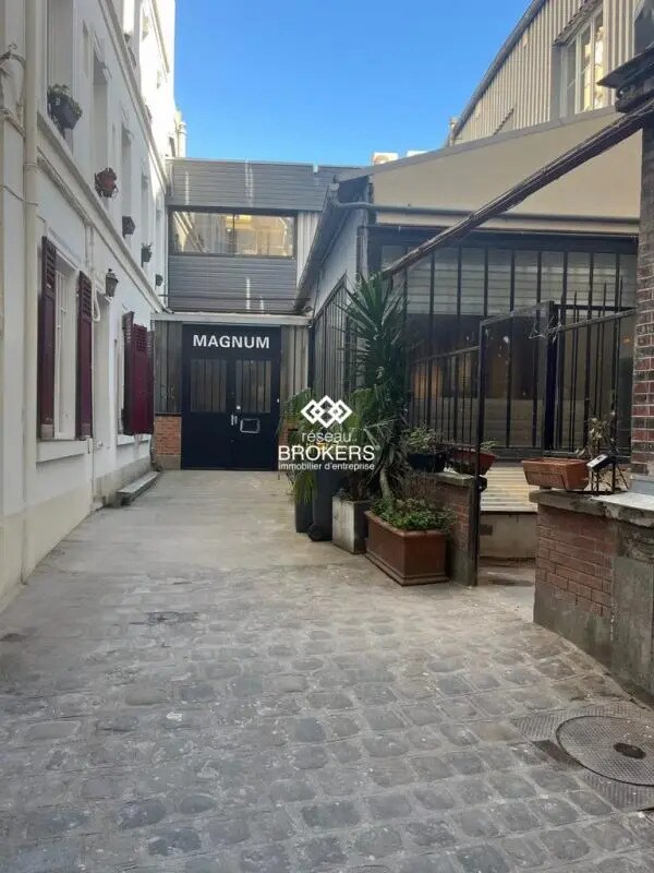 Retail in Paris for lease Interior Photo- Image 1 of 2