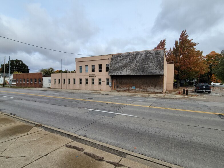 320 W Adrian St, Blissfield, MI 49228