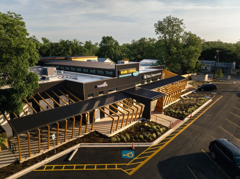 206 N Milam St, Fredericksburg, TX for lease - Building Photo - Image 3 of 9