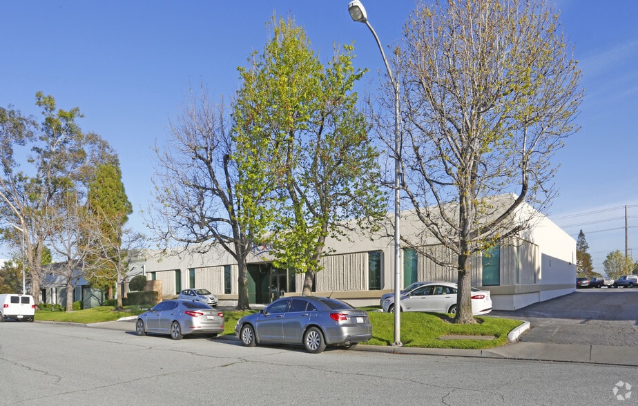 1065 Comstock St, Santa Clara, CA for lease - Primary Photo - Image 1 of 3