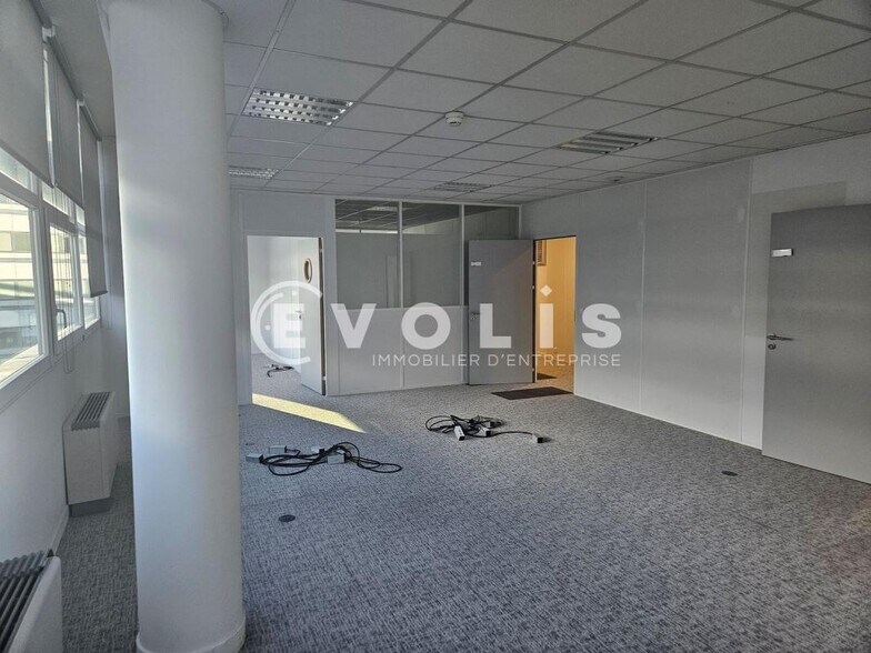 Office in Massy for lease - Building Photo - Image 2 of 22