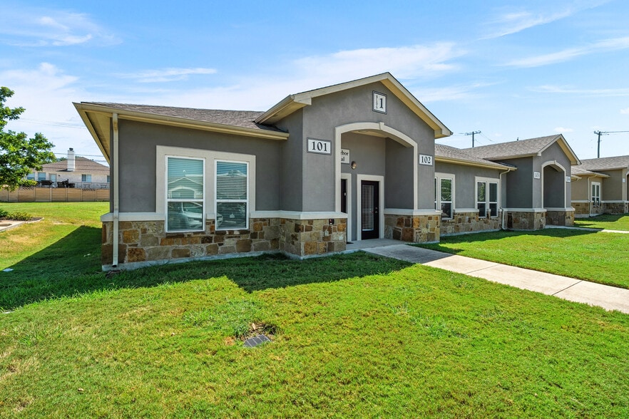 1490 Rusk Rd, Round Rock, TX for lease - Building Photo - Image 1 of 26