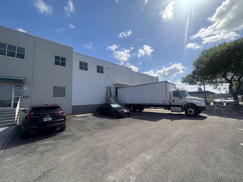 2800 NW 125th St, Miami, FL for lease - Building Photo - Image 3 of 10