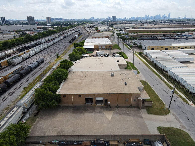 3825 Halifax St, Dallas, TX for sale - Building Photo - Image 1 of 3