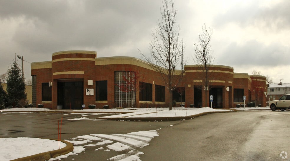 26110 Emery Rd, Warrensville Heights, OH for lease - Building Photo - Image 3 of 9