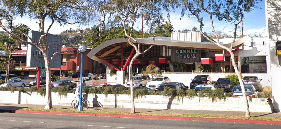 8171 Santa Monica Blvd, West Hollywood, CA for lease - Building Photo - Image 1 of 4