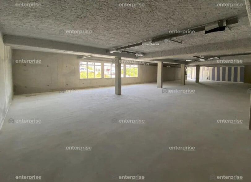 Retail in Compiègne for sale - Interior Photo - Image 3 of 5