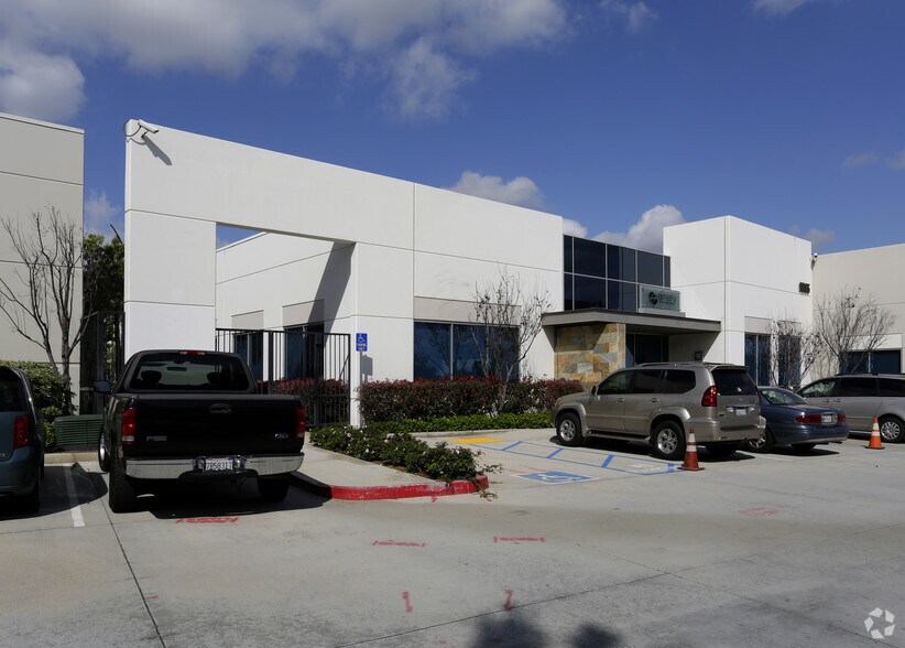 1885 California Ave, Corona, CA for sale - Primary Photo - Image 1 of 1