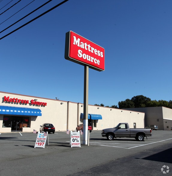 6153 E Independence Blvd, Charlotte, NC for sale - Building Photo - Image 2 of 6