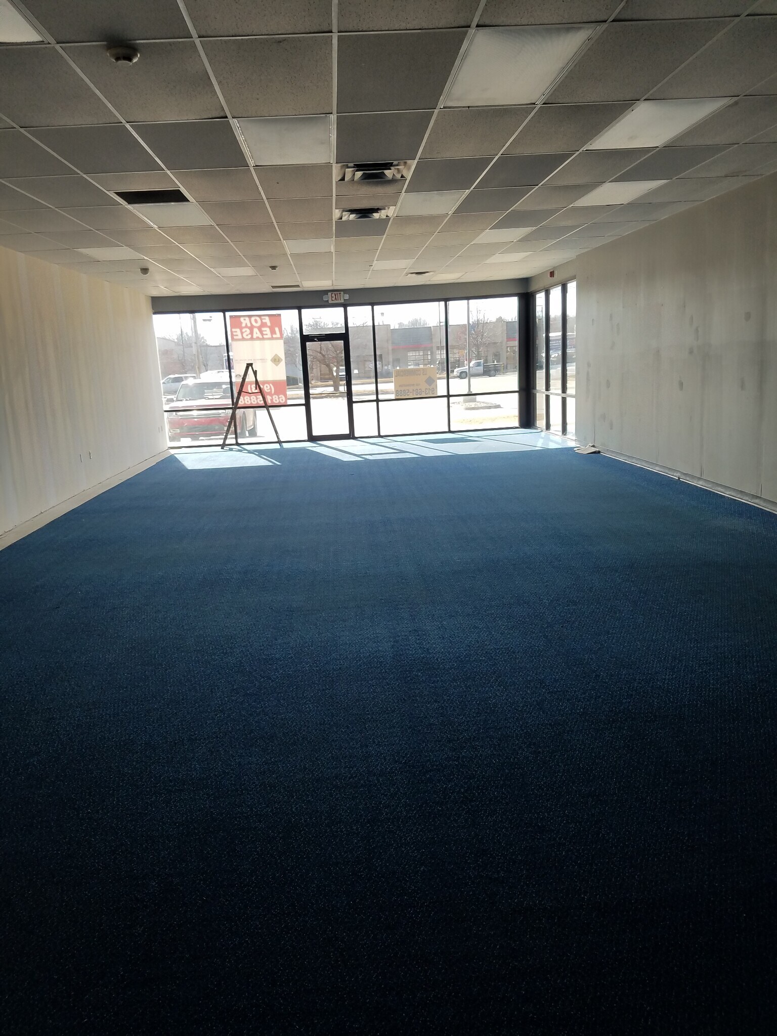 1528 E 23rd St S, Independence, MO for lease Interior Photo- Image 1 of 2