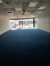 1528 E 23rd St S, Independence, MO for lease Interior Photo- Image 1 of 2