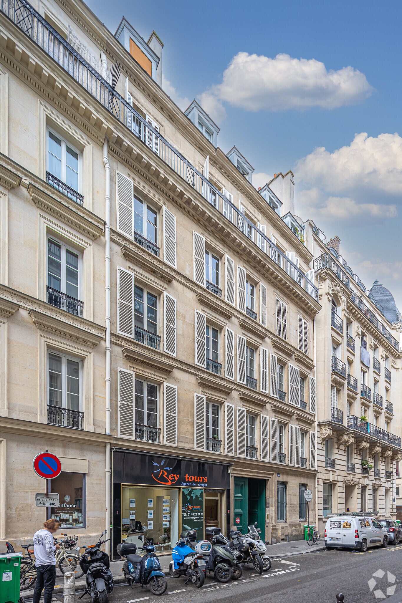  in Paris for sale Primary Photo- Image 1 of 1