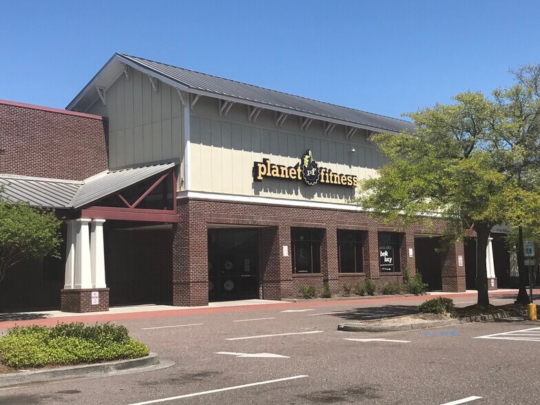 580 Long Point Rd, Mount Pleasant, SC for sale - Building Photo - Image 1 of 1